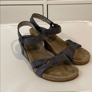 Mephisto sandals wedge size 37 or size 7 purple